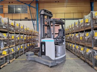Chariot à mât rétractable multidirectionnel UniCarriers 250DTFVRE635UFW