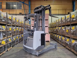 Chariot à mât rétractable multidirectionnel UniCarriers 250DTFVRE635UFW