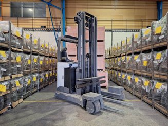 Chariot à mât rétractable multidirectionnel UniCarriers 250DTFVRE635UFW