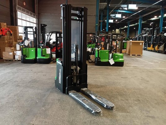 Gerbeur accompagnant Hangcha CDD20 XT1-SI