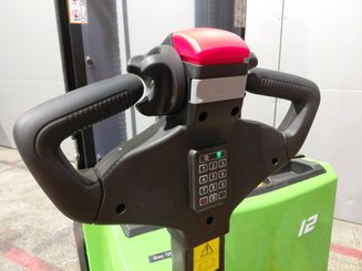 Gerbeur accompagnant Hangcha CDD12-XT1-SiL