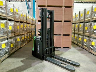 Gerbeur accompagnant Hangcha CDD12-XT1-SiL