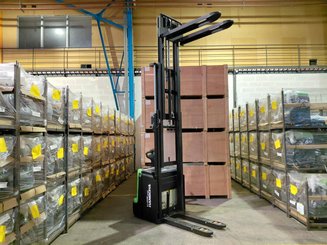 Gerbeur accompagnant Hangcha CDD12-XT1-SiL