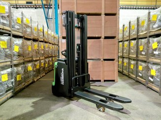 Gerbeur accompagnant Hangcha CDD12-XT1-SiL
