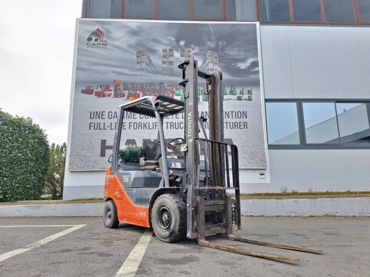 Chariot élévateur frontal 4 roues Toyota 028 FGF 15
