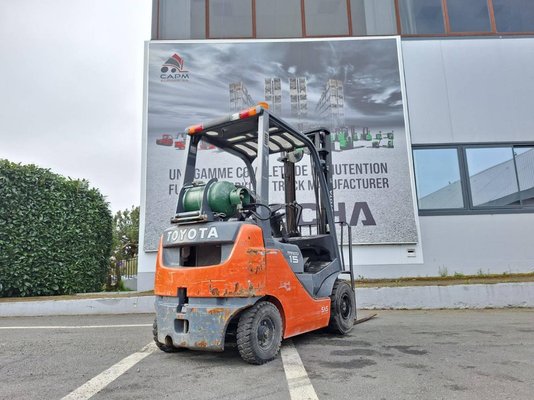 Chariot élévateur frontal 4 roues Toyota 028 FGF 15