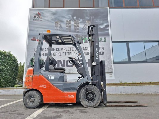 Chariot élévateur frontal 4 roues Toyota 028 FGF 15