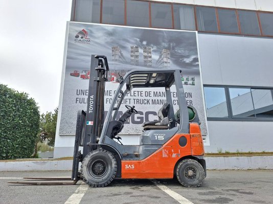 Chariot élévateur frontal 4 roues Toyota 028 FGF 15