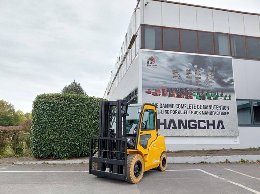 Chariot élévateur frontal 4 roues - XE50i-500 ( CPD50-XEXY2-SI )