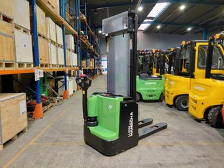 Gerbeur accompagnant Hangcha CDD12-XT1-SI