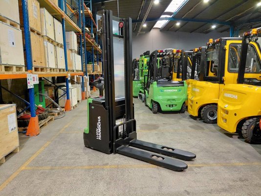 Gerbeur accompagnant Hangcha CDD12-XT1-SI