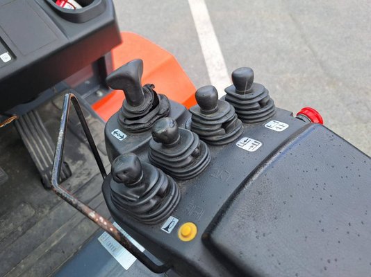 Chariot élévateur frontal 4 roues Toyota 8FBMT50