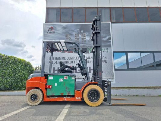 Chariot élévateur frontal 4 roues Toyota 8FBMT50