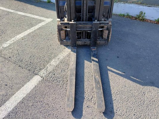 Chariot élévateur frontal 3 roues Yale ERP15VTSWB