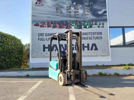 Chariot élévateur frontal 3 roues Yale ERP15VTSWB