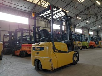 Chariot élévateur frontal 3 roues Yale ERP15VTSWB