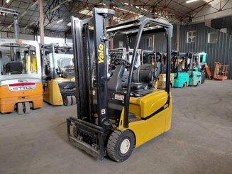 Chariot élévateur frontal 3 roues Yale ERP15VTSWB