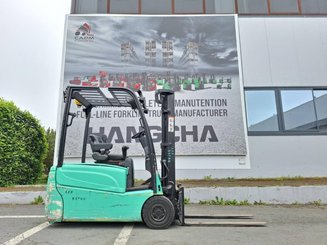 Chariot élévateur frontal 3 roues Yale ERP16VT