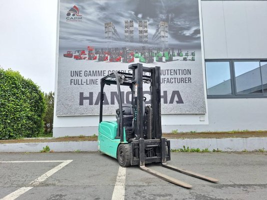Chariot élévateur frontal 3 roues Yale ERP16VT