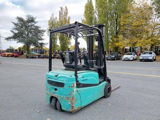 Chariot élévateur frontal 3 roues Yale ERP16VTLWB