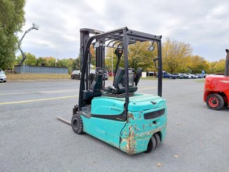 Chariot élévateur frontal 3 roues Yale ERP16VTLWB