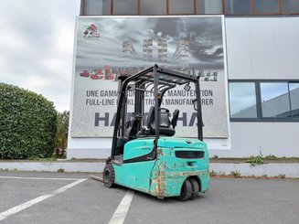 Chariot élévateur frontal 3 roues Yale ERP16VTLWB