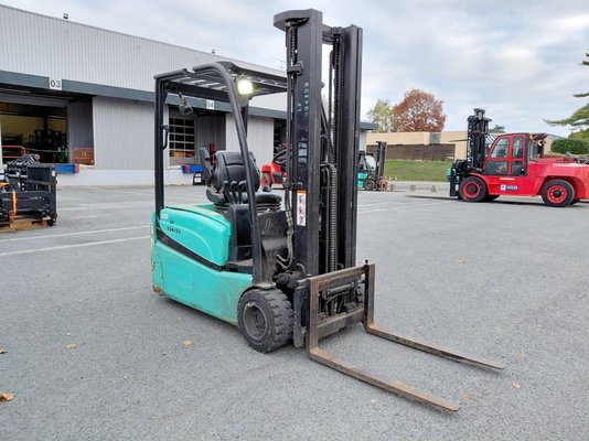 Chariot élévateur frontal 3 roues Yale ERP16VTLWB