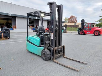 Chariot élévateur frontal 3 roues Yale ERP16VTLWB