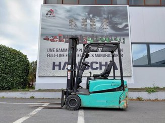 Chariot élévateur frontal 3 roues Yale ERP16VTLWB