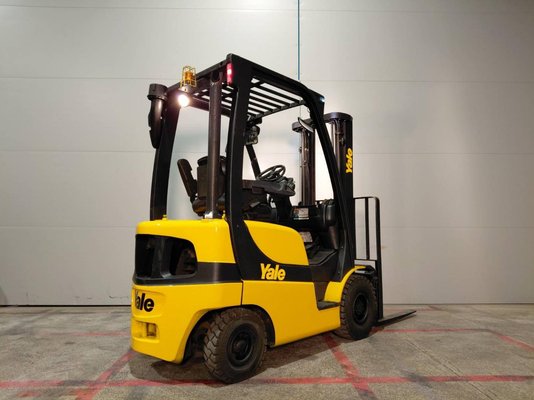 Chariot élévateur frontal 4 roues Yale gdp16vx