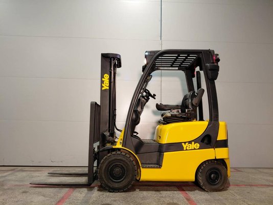 Chariot élévateur frontal 4 roues Yale gdp16vx