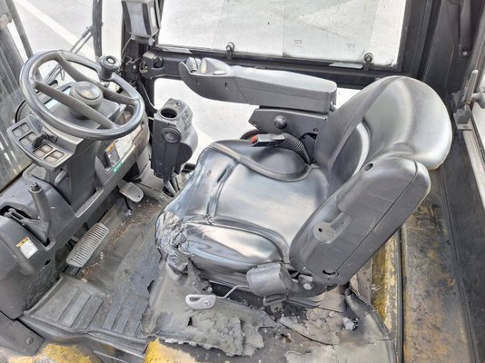 Chariot élévateur frontal 4 roues Yale GDP25VX