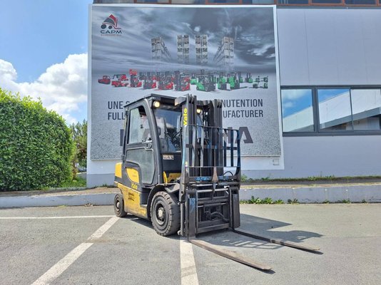 Chariot élévateur frontal 4 roues Yale GDP25VX