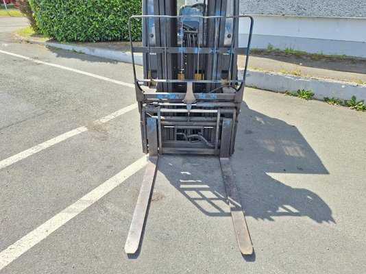 Chariot élévateur frontal 4 roues Yale GDP25VX