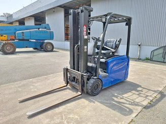Chariot élévateur frontal 3 roues Hyster  J16XNTLWB
