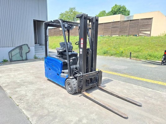 Chariot élévateur frontal 3 roues Hyster  J16XNTLWB