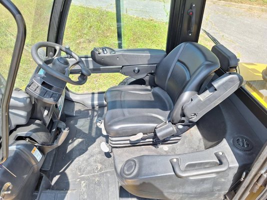 Chariot élévateur frontal 4 roues Yale GDP80VX