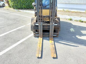 Chariot élévateur frontal 4 roues Caterpillar DP40N