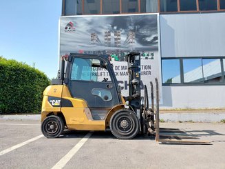 Chariot élévateur frontal 4 roues Caterpillar DP40N