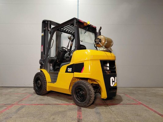 Chariot élévateur frontal 4 roues Caterpillar GP40NTD