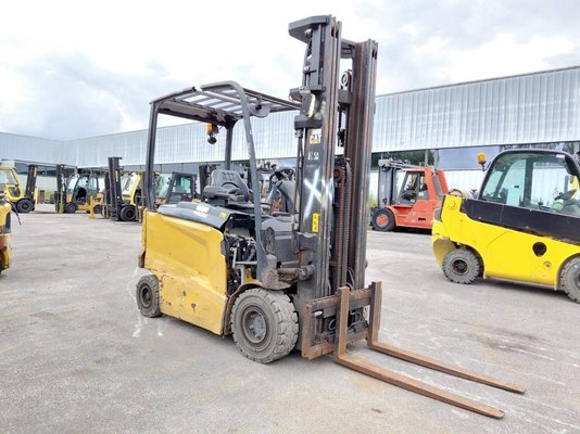 Chariot élévateur frontal 4 roues Caterpillar EP25CN