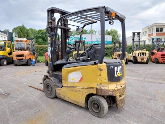 Chariot élévateur frontal 4 roues Caterpillar EP25CN