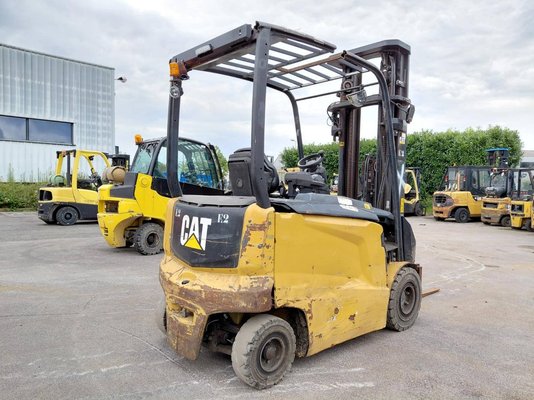 Chariot élévateur frontal 4 roues Caterpillar EP25CN