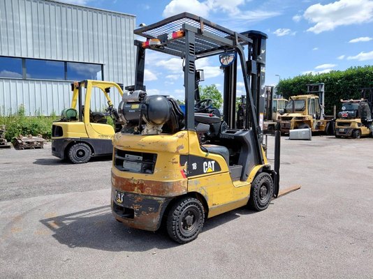 Chariot élévateur frontal 4 roues Caterpillar GP18NTD