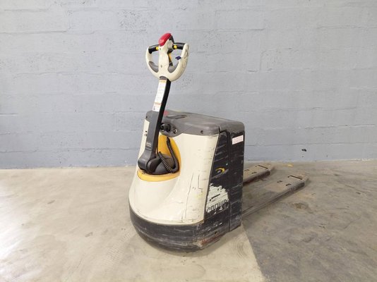 Transpalette accompagnant Crown WP3020-2.0