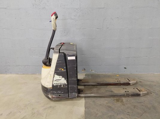 Transpalette accompagnant Crown WP3020-2.0