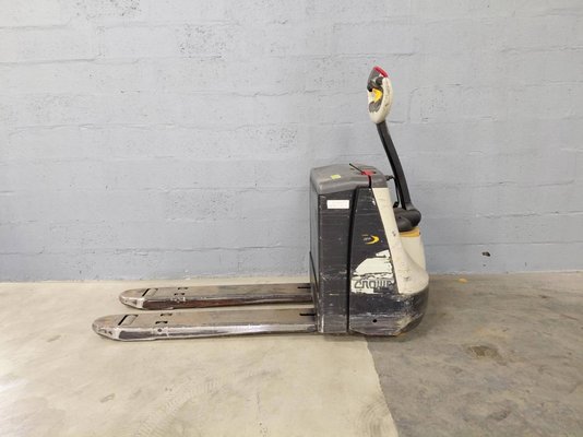 Transpalette accompagnant Crown WP3020-2.0