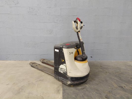 Transpalette accompagnant Crown WP3020-2.0