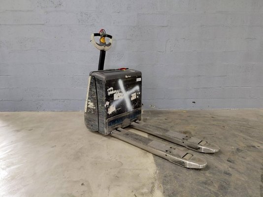 Transpalette accompagnant Crown WP3020-2.0