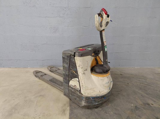 Transpalette accompagnant Crown WP3020-2.0